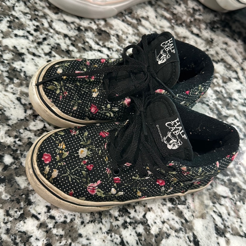 Toddler Half Cab black floral tie vans
